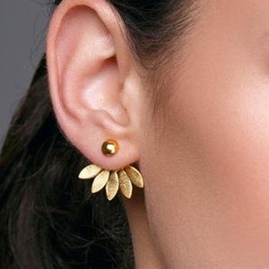 🍁 BOHO Flower Stud Earrings Gold Tone Leaf Shape